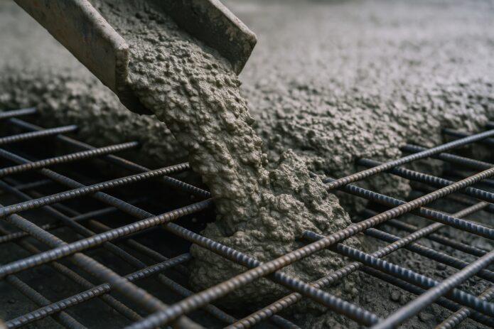 Kendiliğinden yerleşen beton